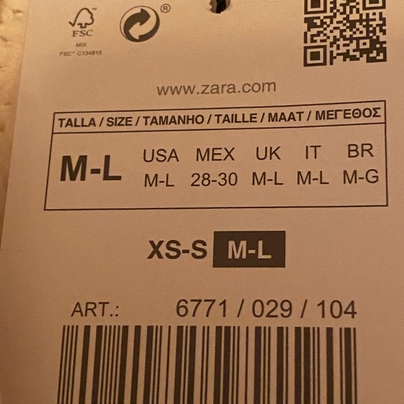 NWT. Zara Cream/Black V-Neck Oversized Striped Sweater. Size M-L. - Picture 9 of 11